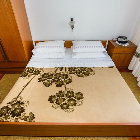 Apartmani Jelica คิร์ก ภายนอก รูปภาพ