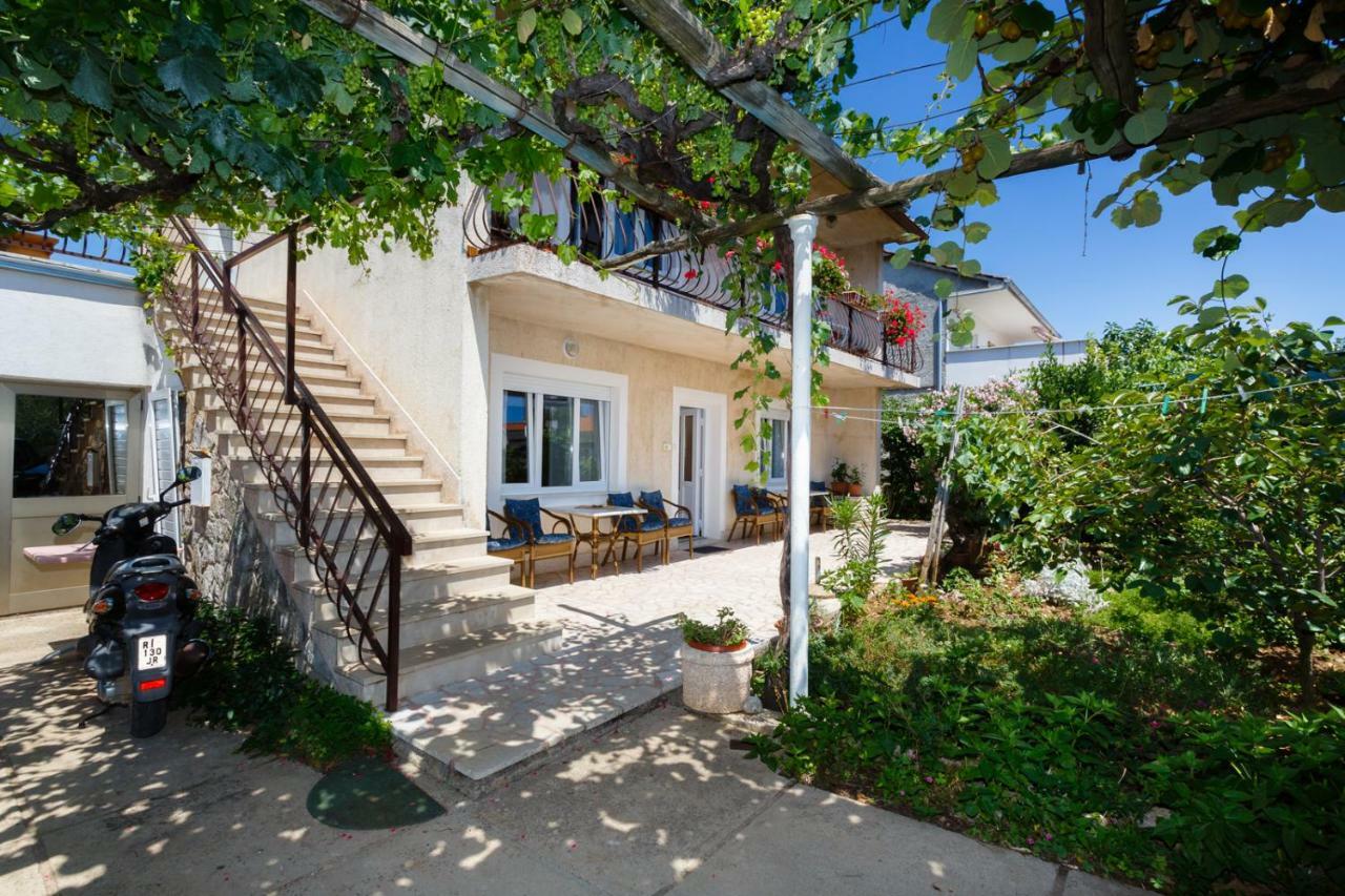 Apartmani Jelica คิร์ก ภายนอก รูปภาพ