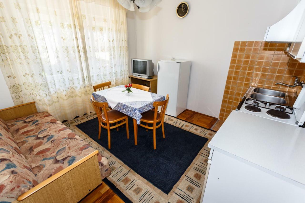 Apartmani Jelica คิร์ก ภายนอก รูปภาพ