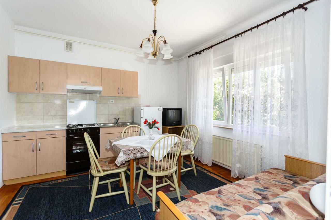 Apartmani Jelica คิร์ก ภายนอก รูปภาพ