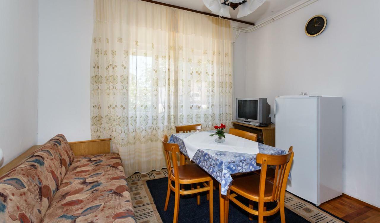 Apartmani Jelica คิร์ก ภายนอก รูปภาพ